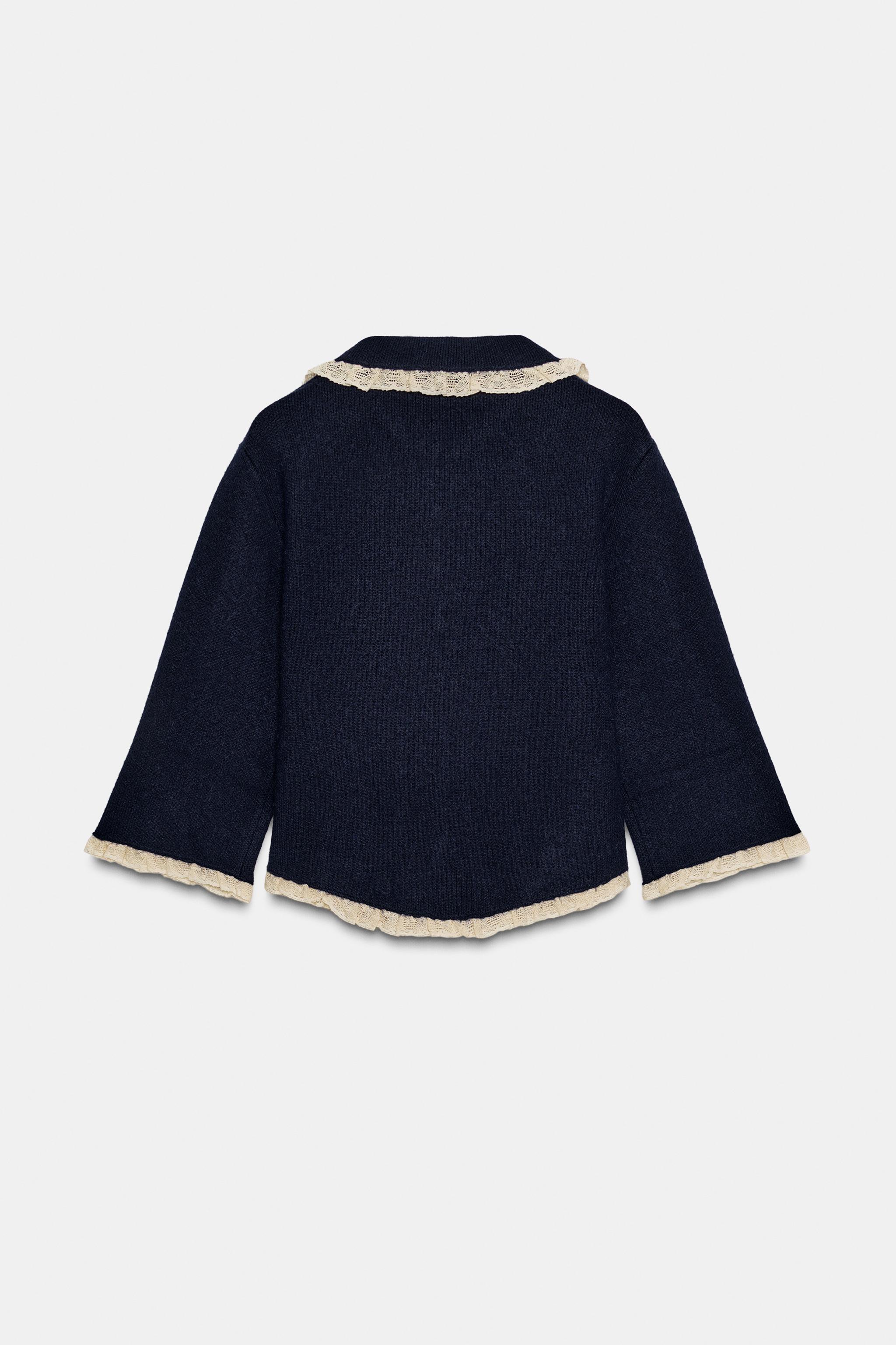 GILET EN MAILLE COL CLAUDINE AVEC DENTELLE